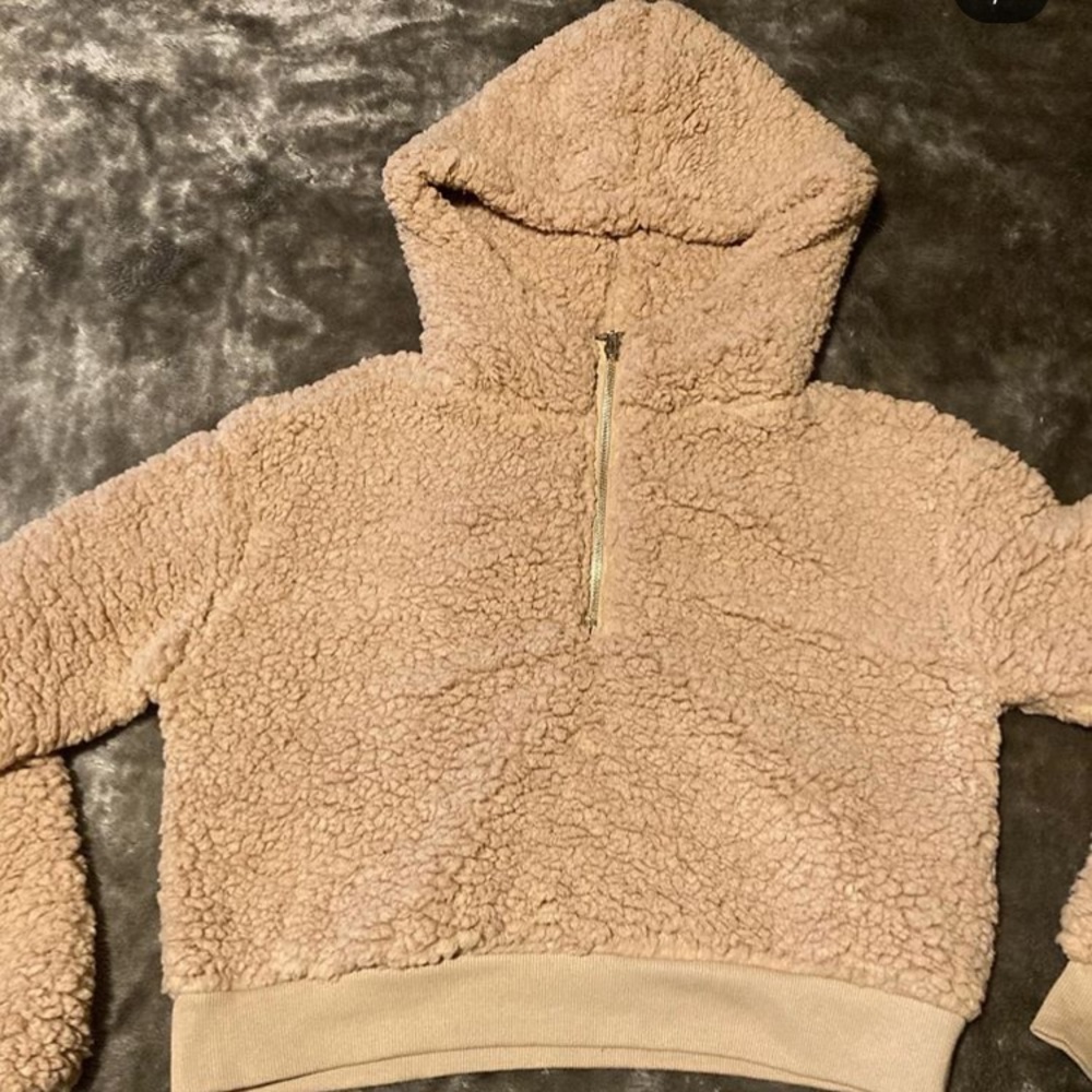 Fluffy cropped hoodie